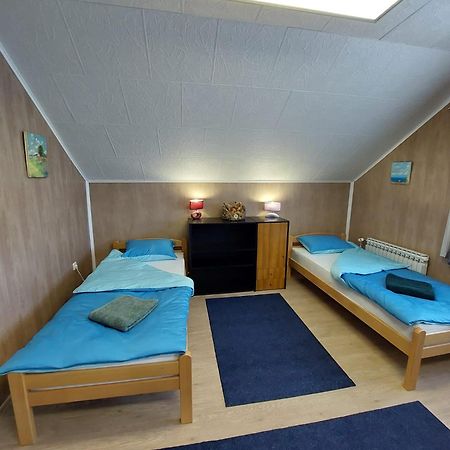 Hostel Suzzzy Novska Екстериор снимка