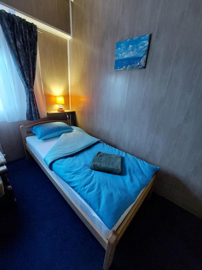 Hostel Suzzzy Novska Екстериор снимка