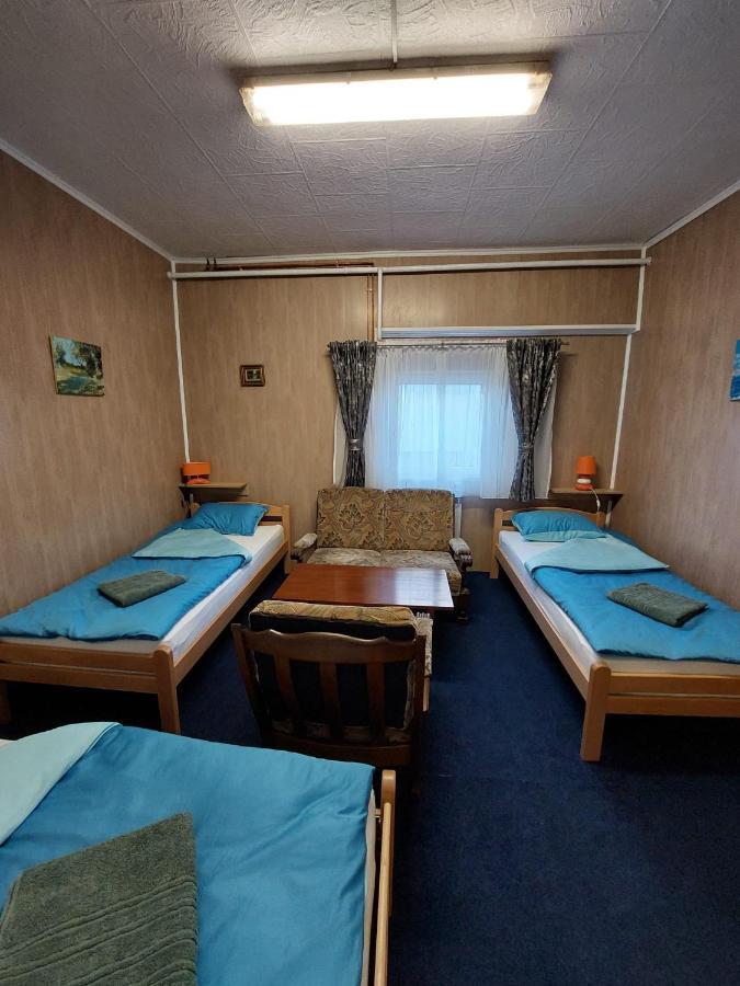 Hostel Suzzzy Novska Екстериор снимка