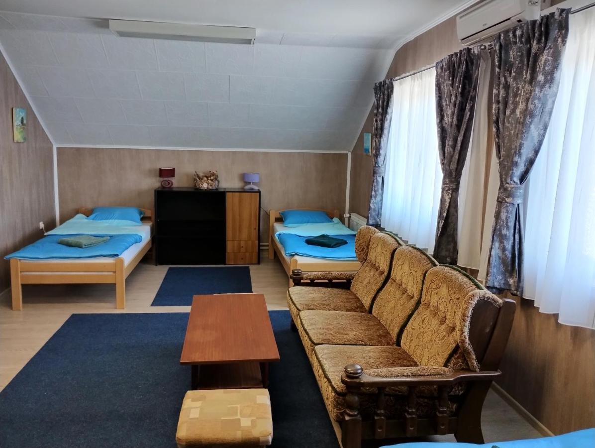 Hostel Suzzzy Novska Екстериор снимка