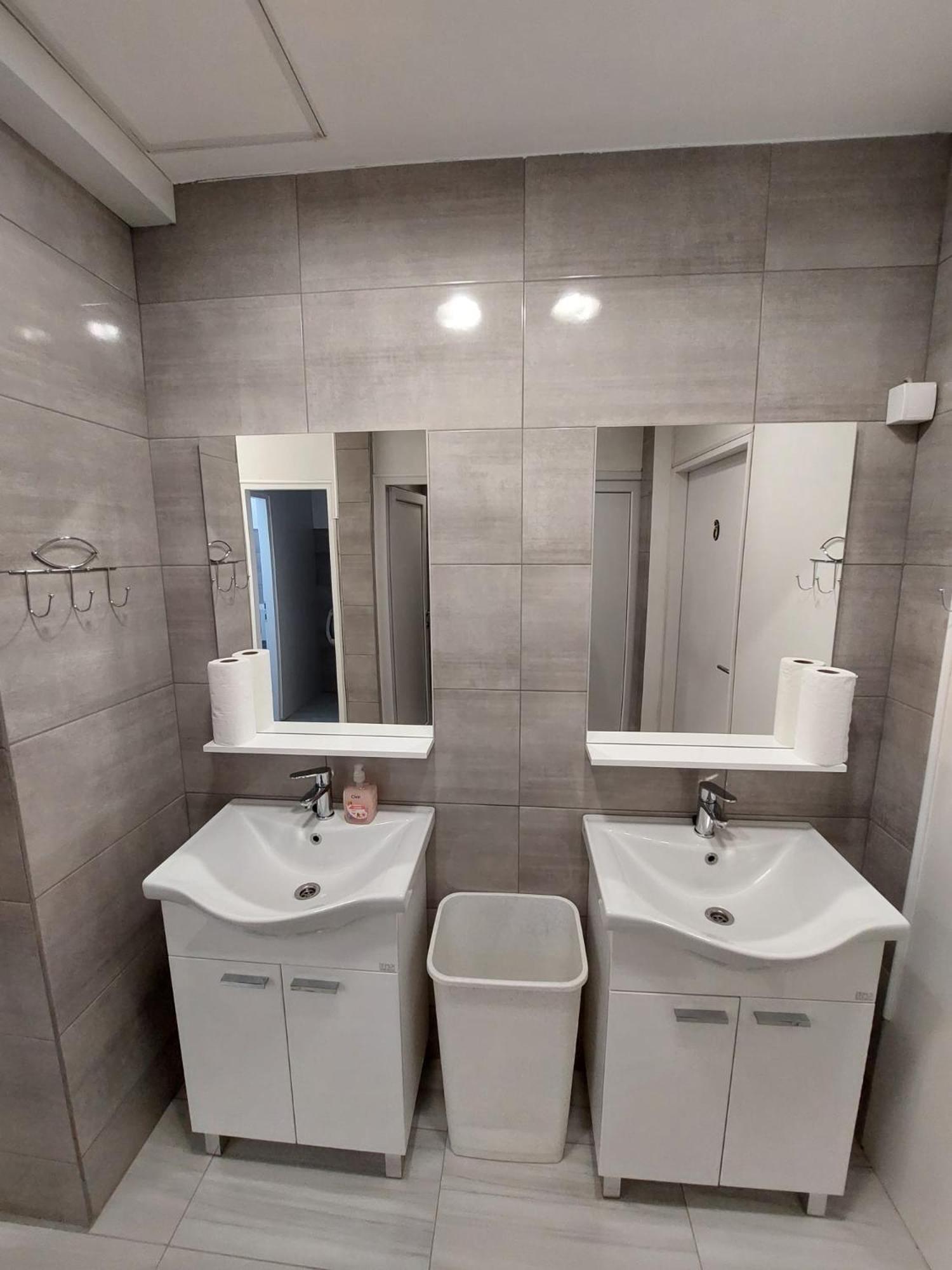 Hostel Suzzzy Novska Екстериор снимка