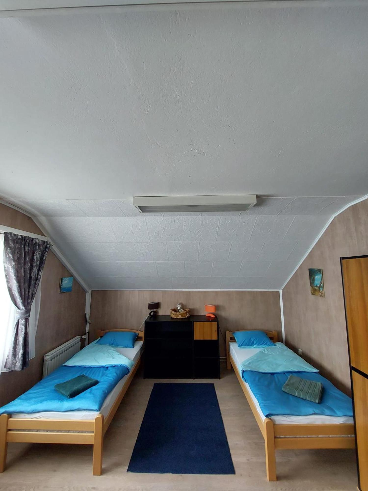 Hostel Suzzzy Novska Екстериор снимка