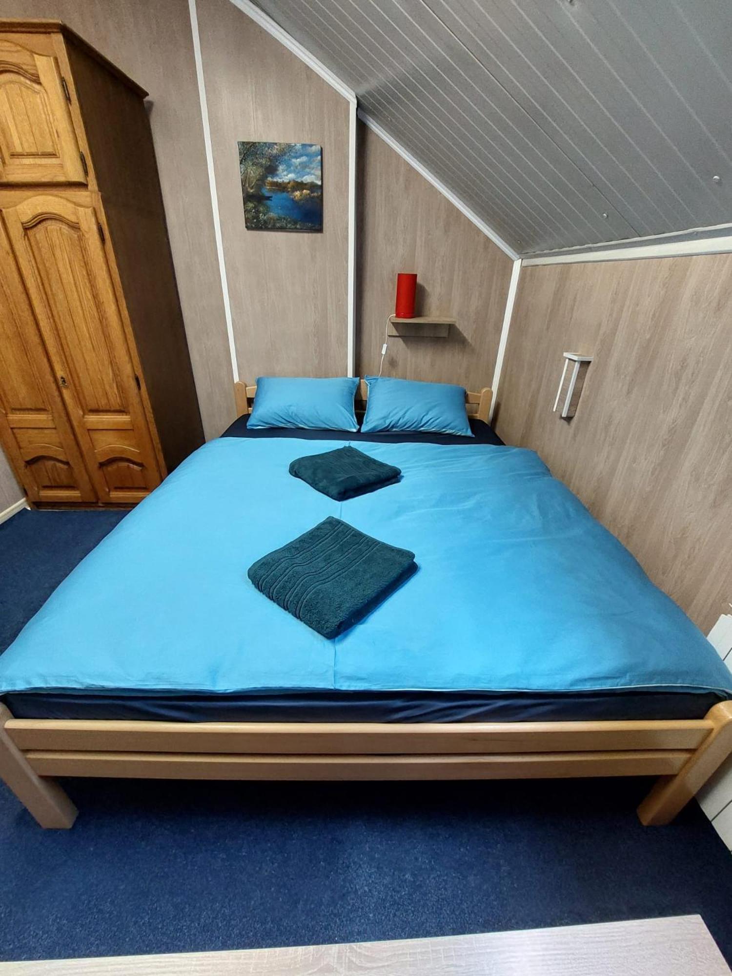 Hostel Suzzzy Novska Екстериор снимка
